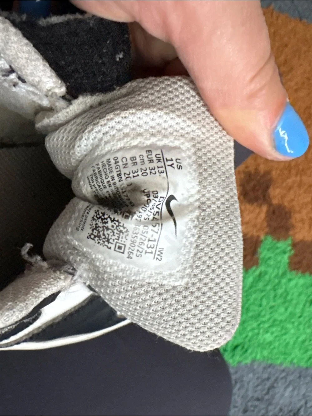 Nike Kids Black and White Low-Top Sneakers with Hook-and-Loop Strap